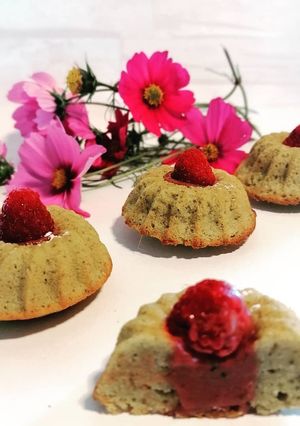 Une photo de Financiers au Thé Matcha, cœur framboise