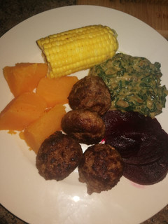 A picture of Mushrooms Creamed spinach.