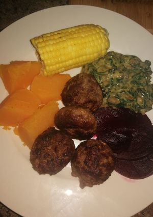 A picture of Mushrooms Creamed spinach.