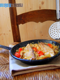 Una foto de Bonito encebollado