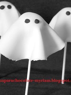 Una foto de Cake pops de fantasmas