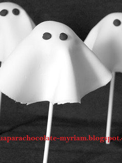 Una foto de Cake pops de fantasmas
