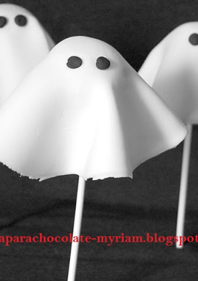 Una foto de Cake pops de fantasmas