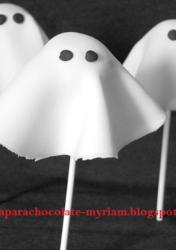 Una foto de Cake pops de fantasmas