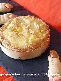 Una foto de Dedos de bruja con queso camembert
