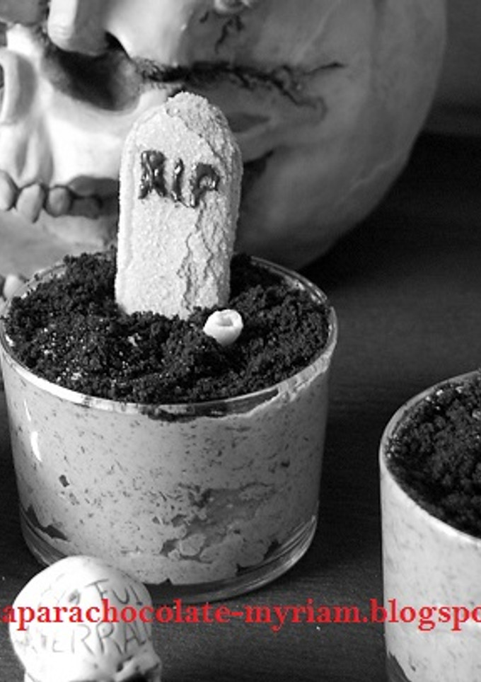 Una foto de Tumbas Halloween de mousse de choco