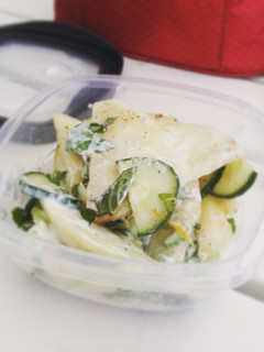 Una foto de Ensalada de pera y pepino