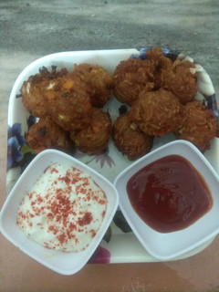 વેજ. પકોડા(Veg Pakoda recipe in Gujarati) રેસીપી મુખ્ય ફોટો