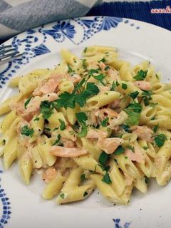 Una foto de Pasta con salmón (penne al salmone)