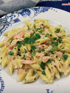 Foto principal de Pasta con salmón (penne al salmone)