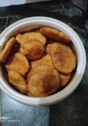 मिक्स मठरी (Mix Mathri recipe in Hindi) रेसिपी मुख्य फोटो