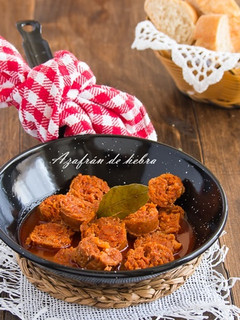 Una foto de Chorizos al vino blanco