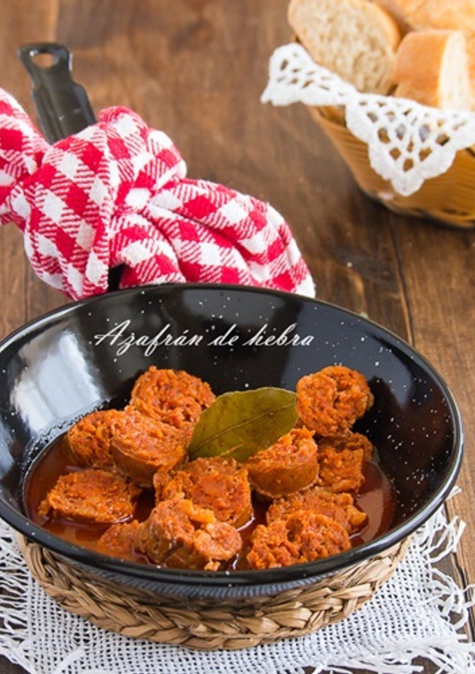 Una foto de Chorizos al vino blanco