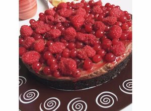 Nutellás-oreós sajttorta, sütés nélkül erdei gyümölcsökkel recept fotója