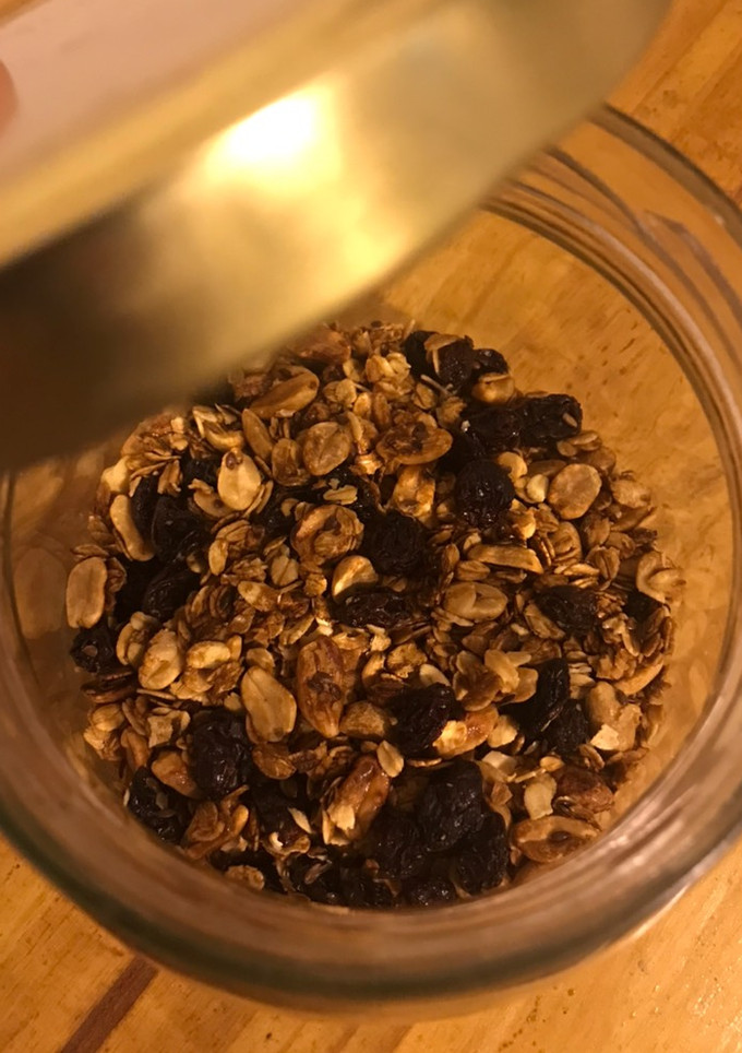 Una foto de Granola con avena, maní y pasas de uva