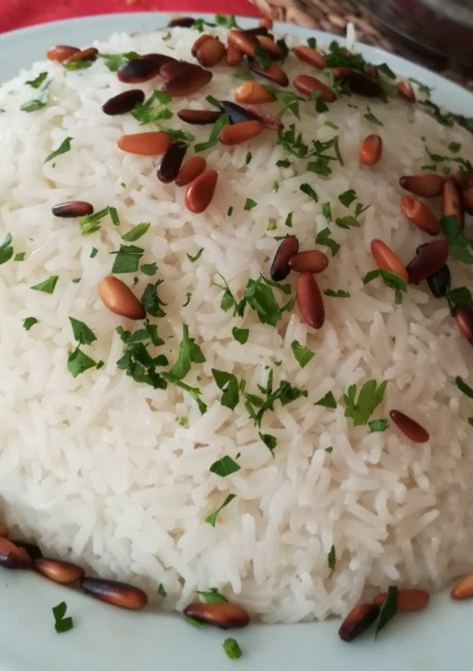 Una foto de Arroz cocido con piñones