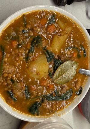 Una foto de Lentejas con Lomo de Cerdo y Sofrito de Ñora