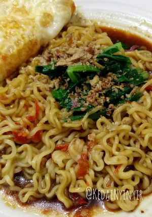 Foto resep Indomie goreng pedas mampus + telor ceplok
