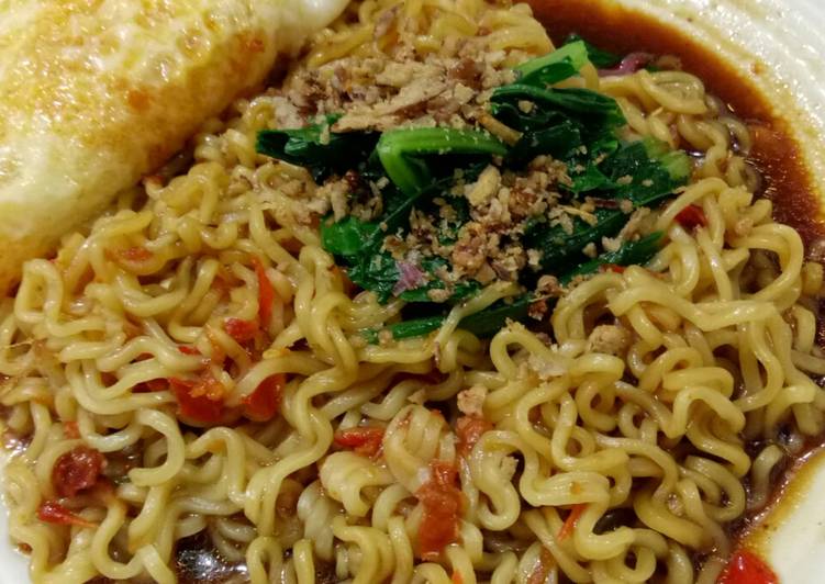 Indomie goreng pedas mampus + telor ceplok