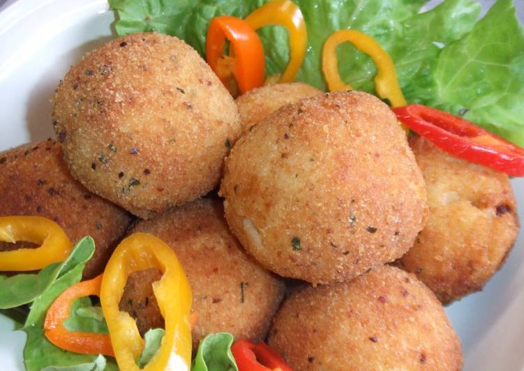 Bolas de risotto rellenas de carne