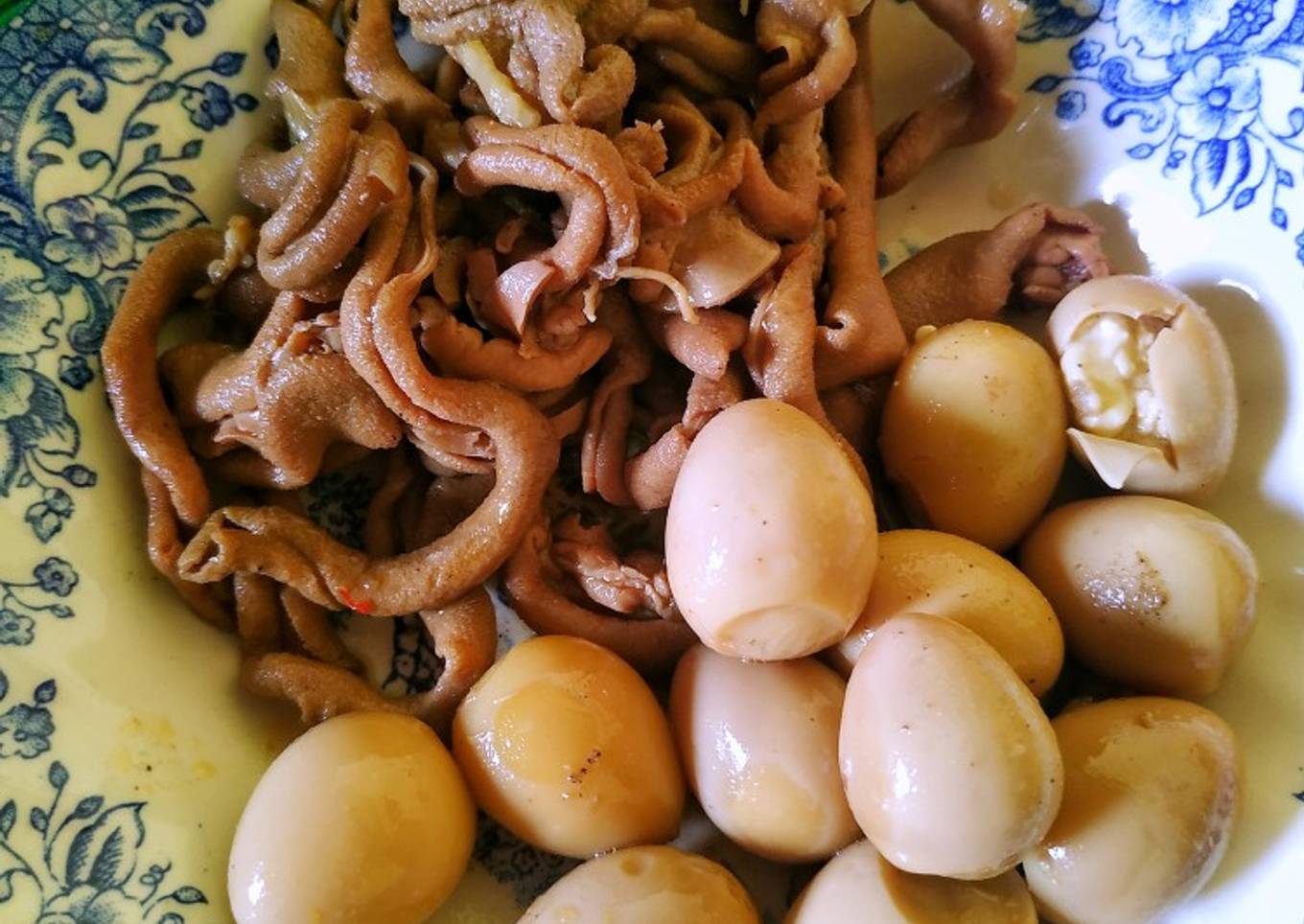 Sate telur puyuh dan usus ayam