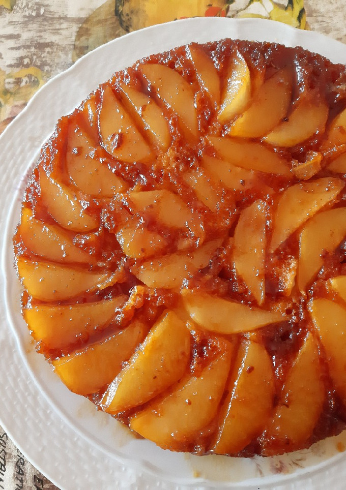 Una foto de Torta invertida de peras 🍐