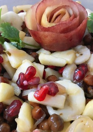 A picture of Mix fruit chana chaat with imli sauce🤗.