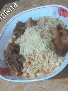صورة لوصفة معكرونة بقطع اللحم