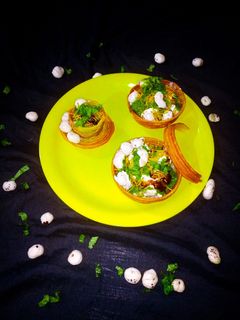 મખાણા બાસ્કેટ ચાટ (Makhana Basket chaat recipe in gujarati) રેસીપી મુખ્ય ફોટો