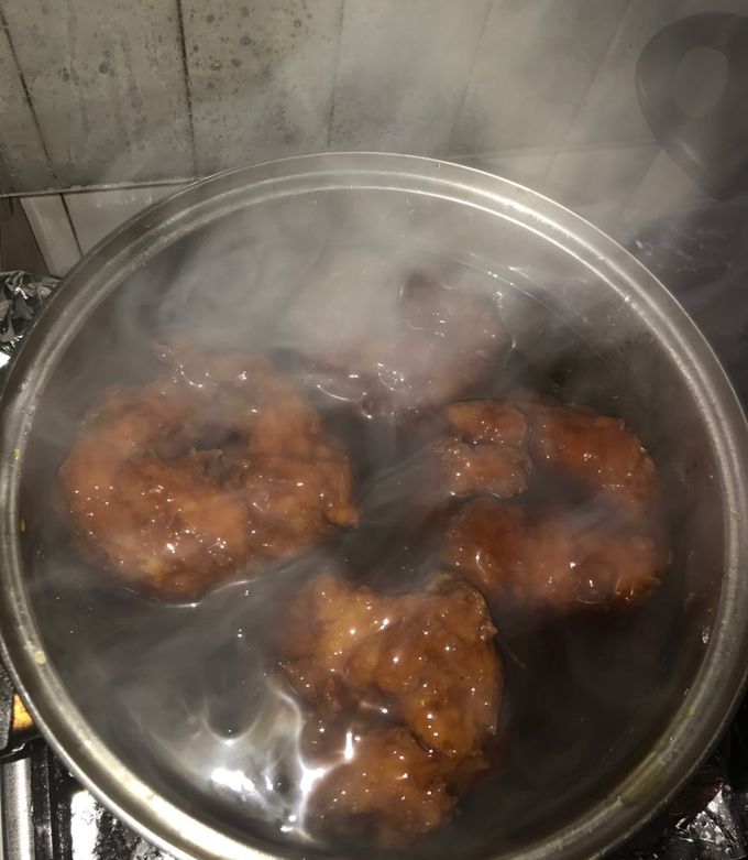 Una foto de Picarones en salsa de chancaca
