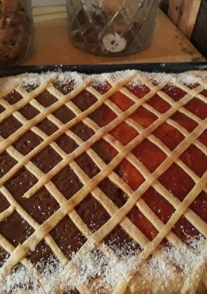 Una foto de Pastafrola dulce de leche y membrillo