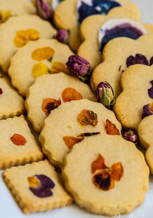A picture of Edible flower cookies.