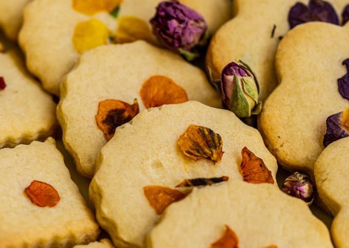 Simple Way to Prepare Any-night-of-the-week Edible flower cookies