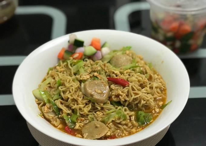Bagaimana Menyiapkan Mie goreng basah ala abang2 yang Lezat