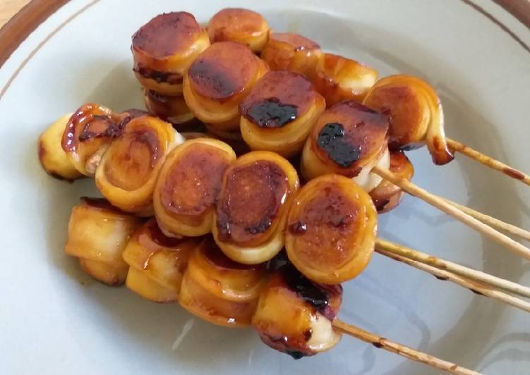 Sate sosis cumi