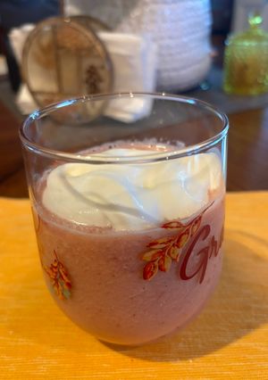 Hình của món Smoothie : táo, dâu.