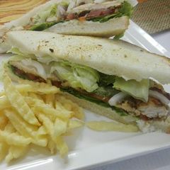 A picture of Chicken sandwich with green chutney.