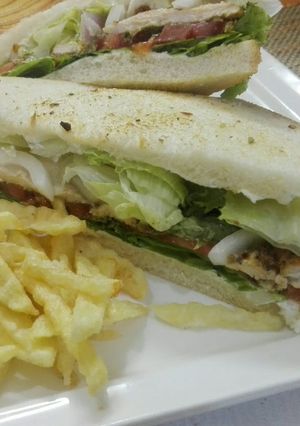 A picture of Chicken sandwich with green chutney.