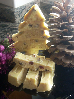 Una foto de Turrón crujiente de chocolate blanco