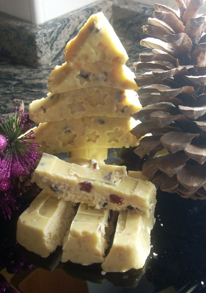 Una foto de Turrón crujiente de chocolate blanco