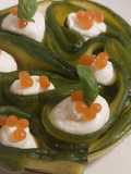 Pickles de concombres en sucré salé avec ses billes de tomates basilic