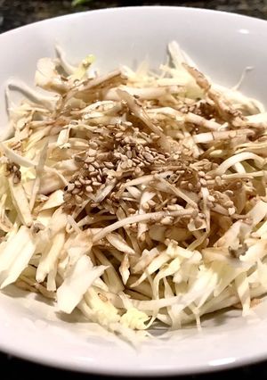 Una foto de Ensalada de repollo (tipo oriental)