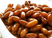 A picture of raw peanuts