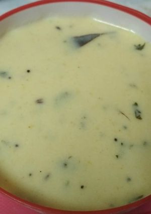 ગુજરાતી કઢી (Gujarati Kadhi Recipe In Gujarati) રેસીપી મુખ્ય ફોટો