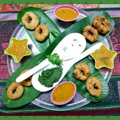 A picture of Instant Bread Medu Vada.