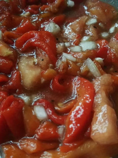 Una foto de Zorongollo (ensalada de pimientos asados extremeña)