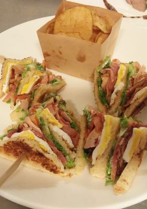 A picture of Marthin club sandwich.