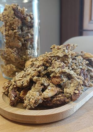 A picture of 🫘 Granola with Unsweetened Applesauce.