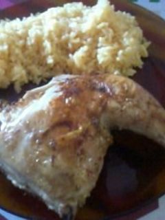 Una foto de Pollo a la parrilla con arroz amarillo
