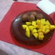 Albóndigas de carne con papas doradas